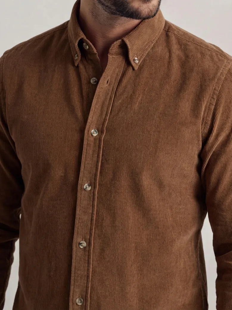 Chemise en velours côtelé épais marron noisette