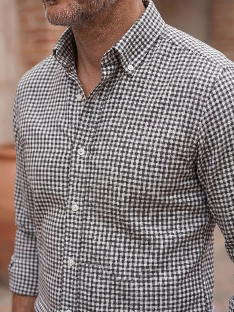 Chemise en flanelle à petits carreaux marron