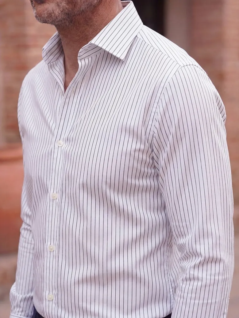 Chemise en popeline à rayures noires